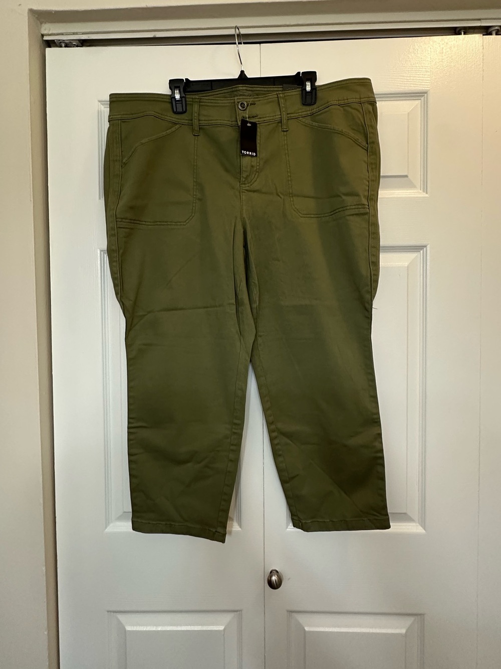 Torrid Capris